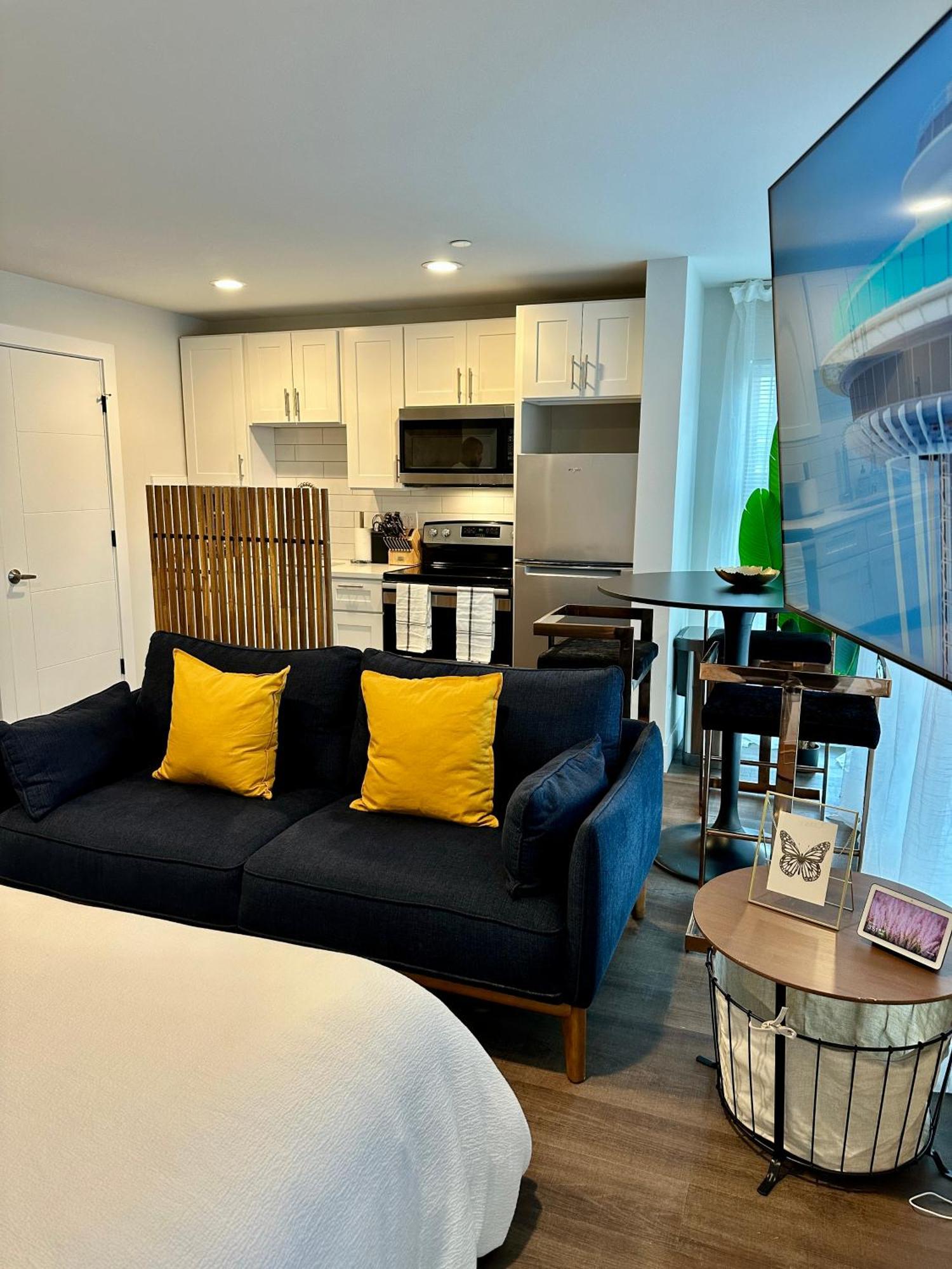 Appartamento Luxe: Modern Retreat In The City Seattle Esterno foto