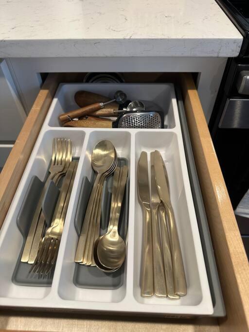 Appartamento Luxe: Modern Retreat In The City Seattle Esterno foto